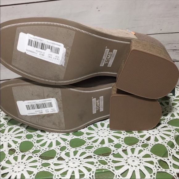 NWOB TOMS Lacy Desert Taupe Suede Ankle Boots - Picture 5 of 7